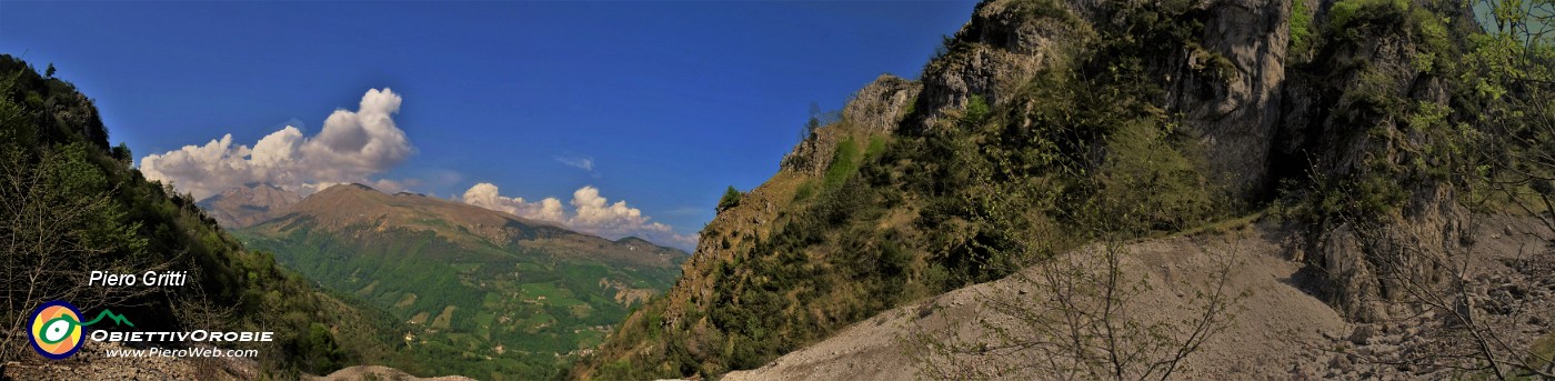 58 Vista panoramica in Val Gerona alla 'S-cepa dol geru'.jpg